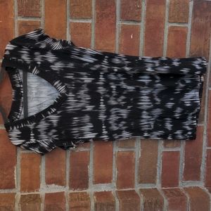 𝅺mossimo XS graphic v neck tee